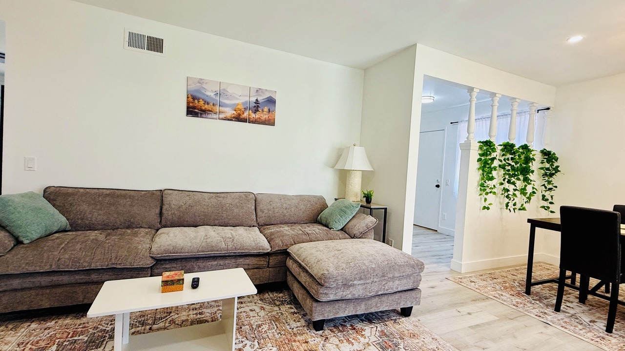 Photo of Livingroom in Canoga Park