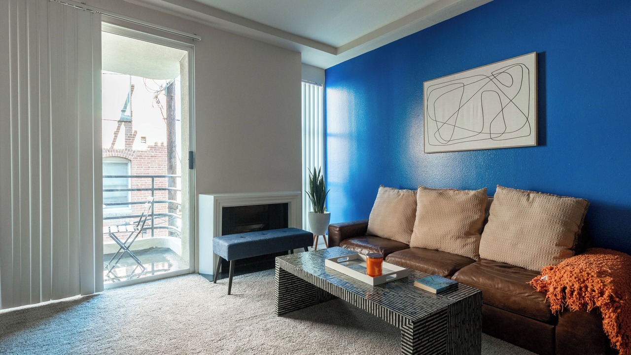 Photo of Livingroom in Miracle Mile