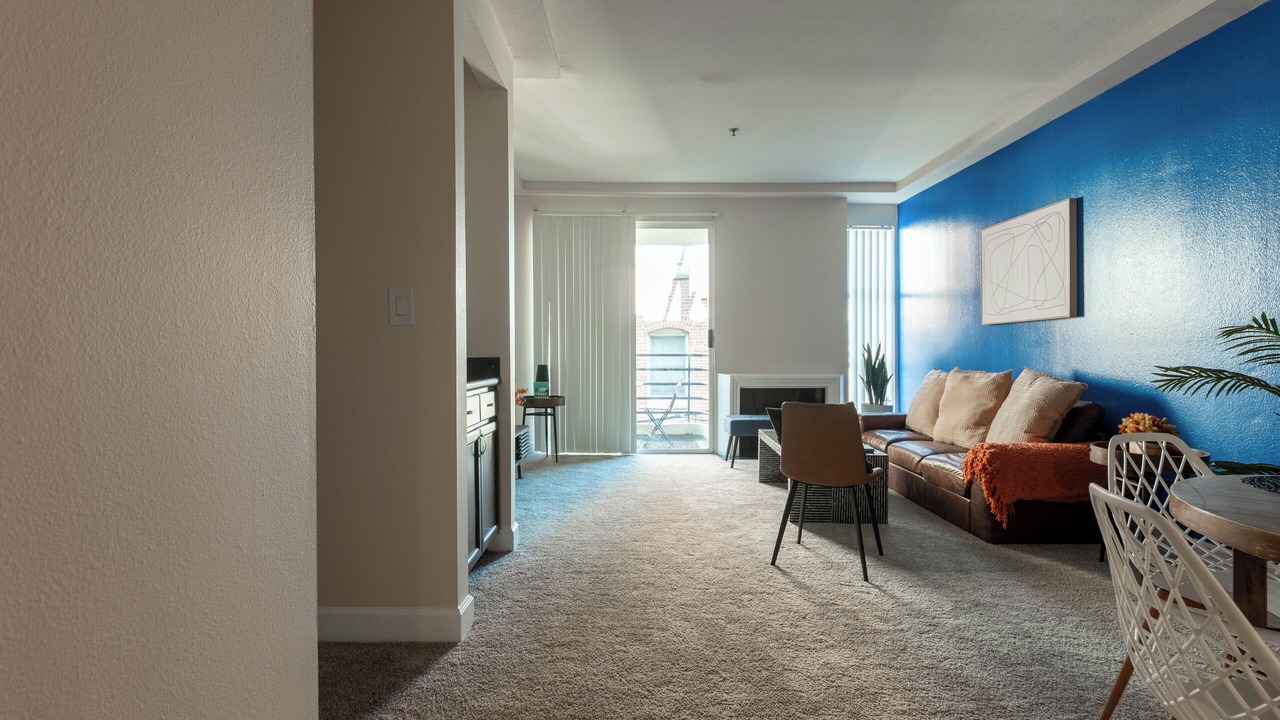Photo of Livingroom in Miracle Mile