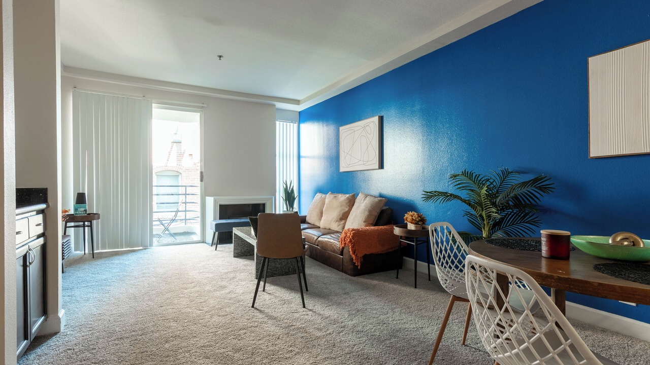 Photo of Livingroom in Miracle Mile