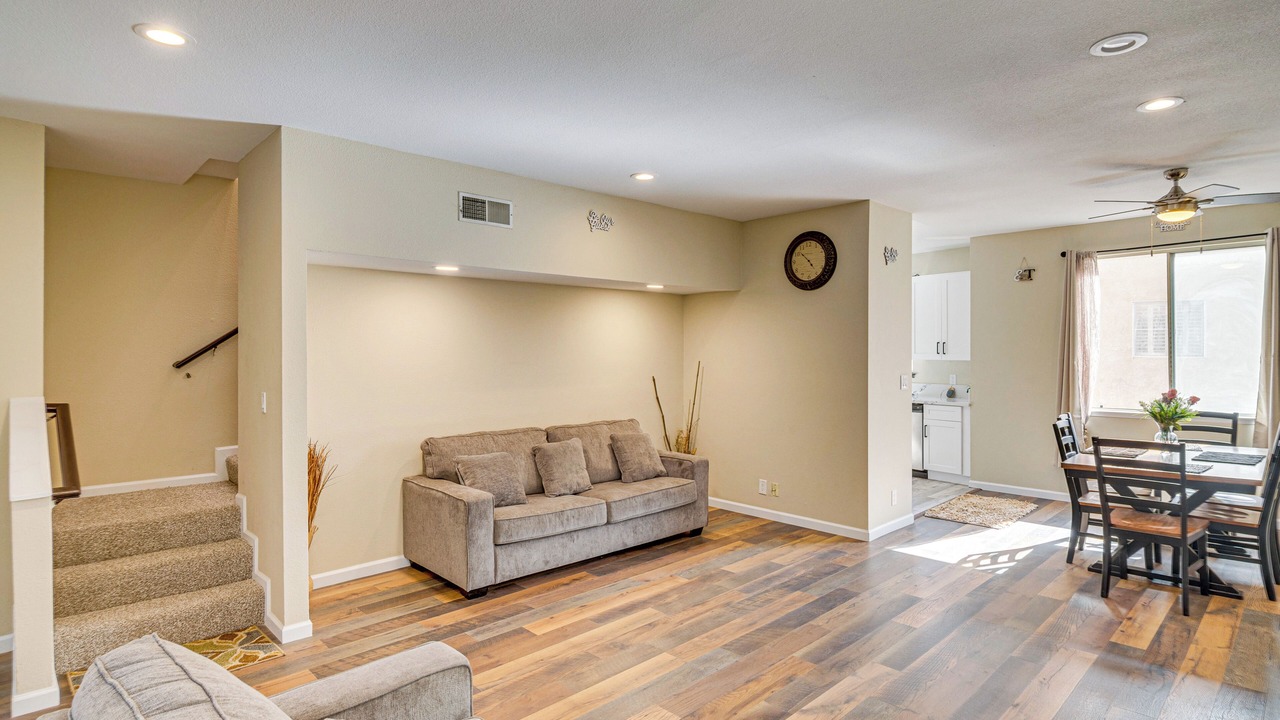 Photo of Livingroom in Sylmar