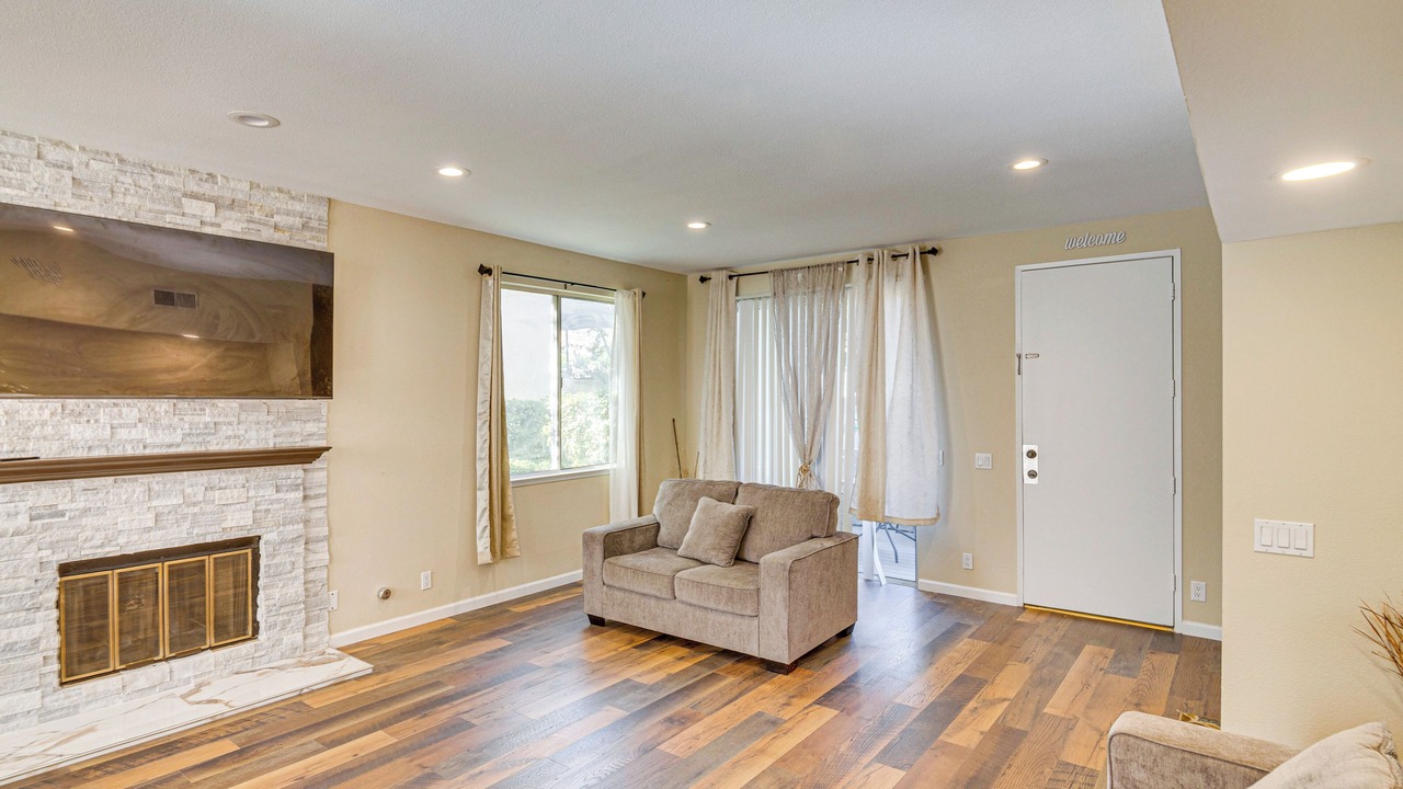 Photo of Livingroom in Sylmar