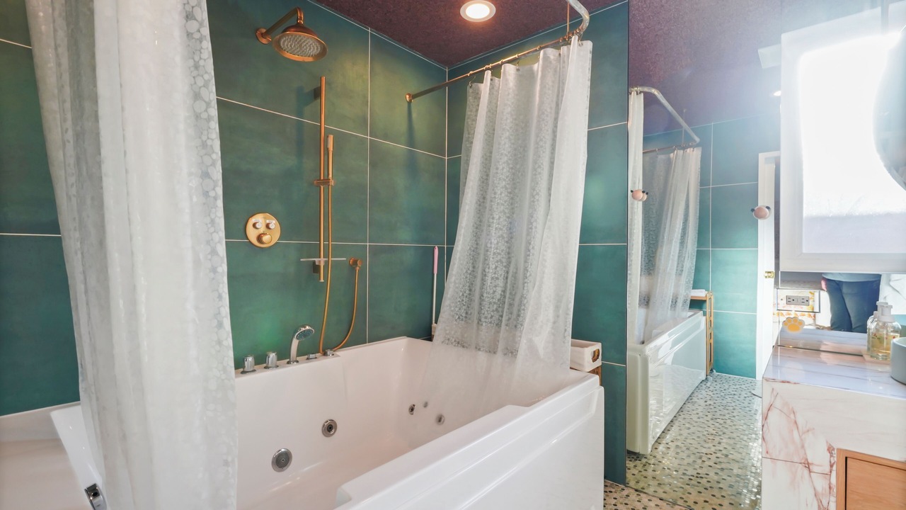 Photo of Bathroom in Warner Center
