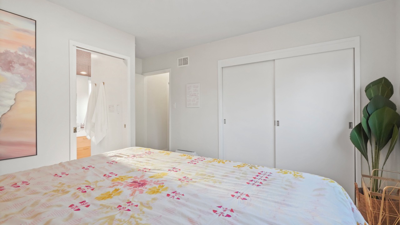 Photo of Bedroom in Warner Center