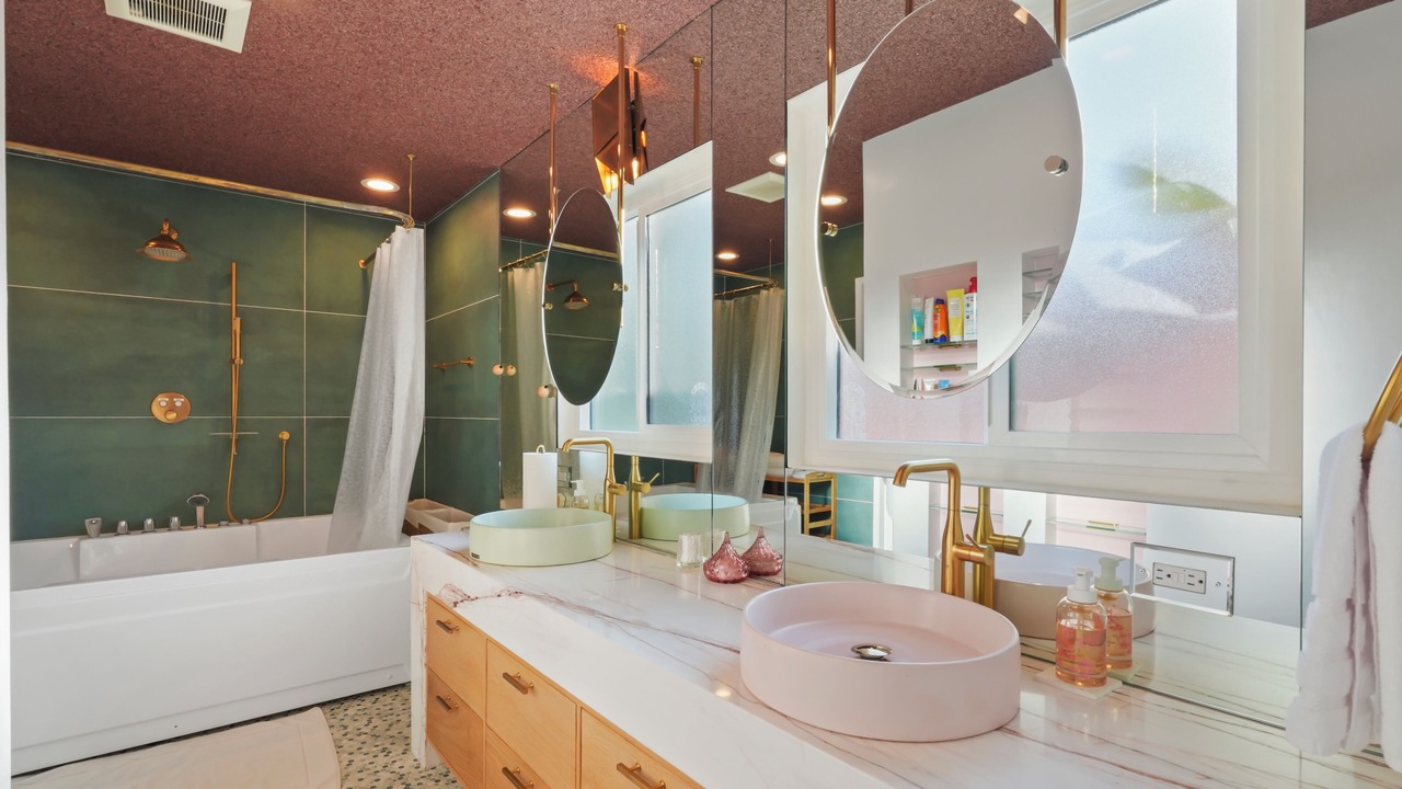 Photo of Bathroom in Warner Center