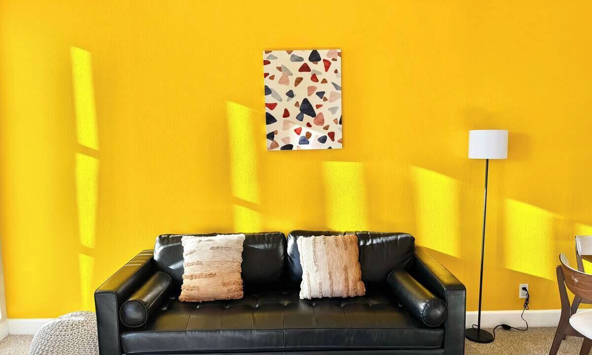 Photo of Livingroom in Miracle Mile