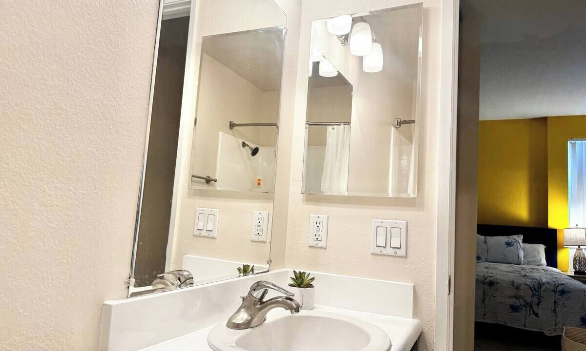 Photo of Bathroom in Miracle Mile