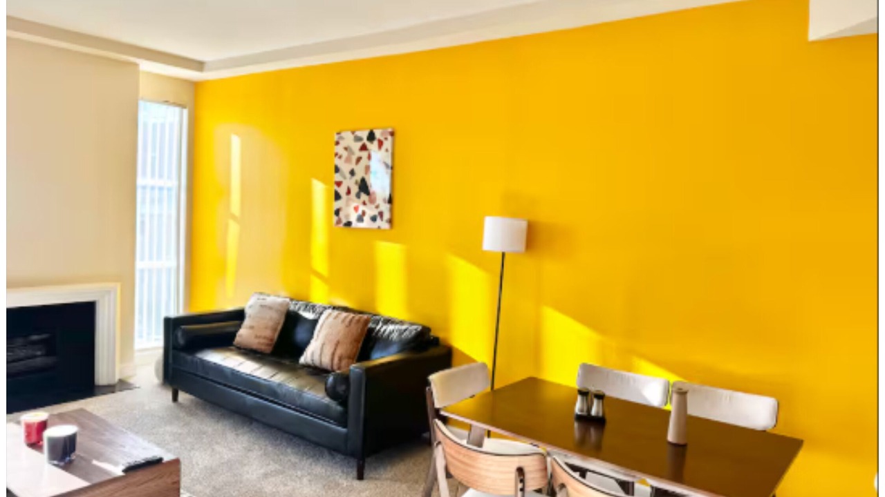 Photo of Livingroom in Miracle Mile
