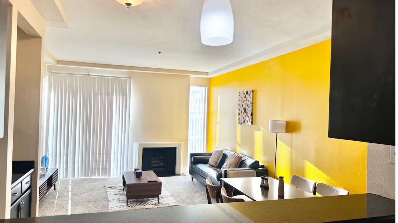 Photo of Livingroom in Miracle Mile