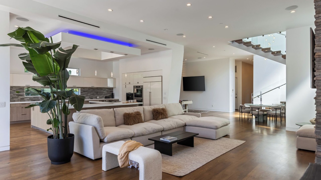 Photo of Livingroom in Fairfax District