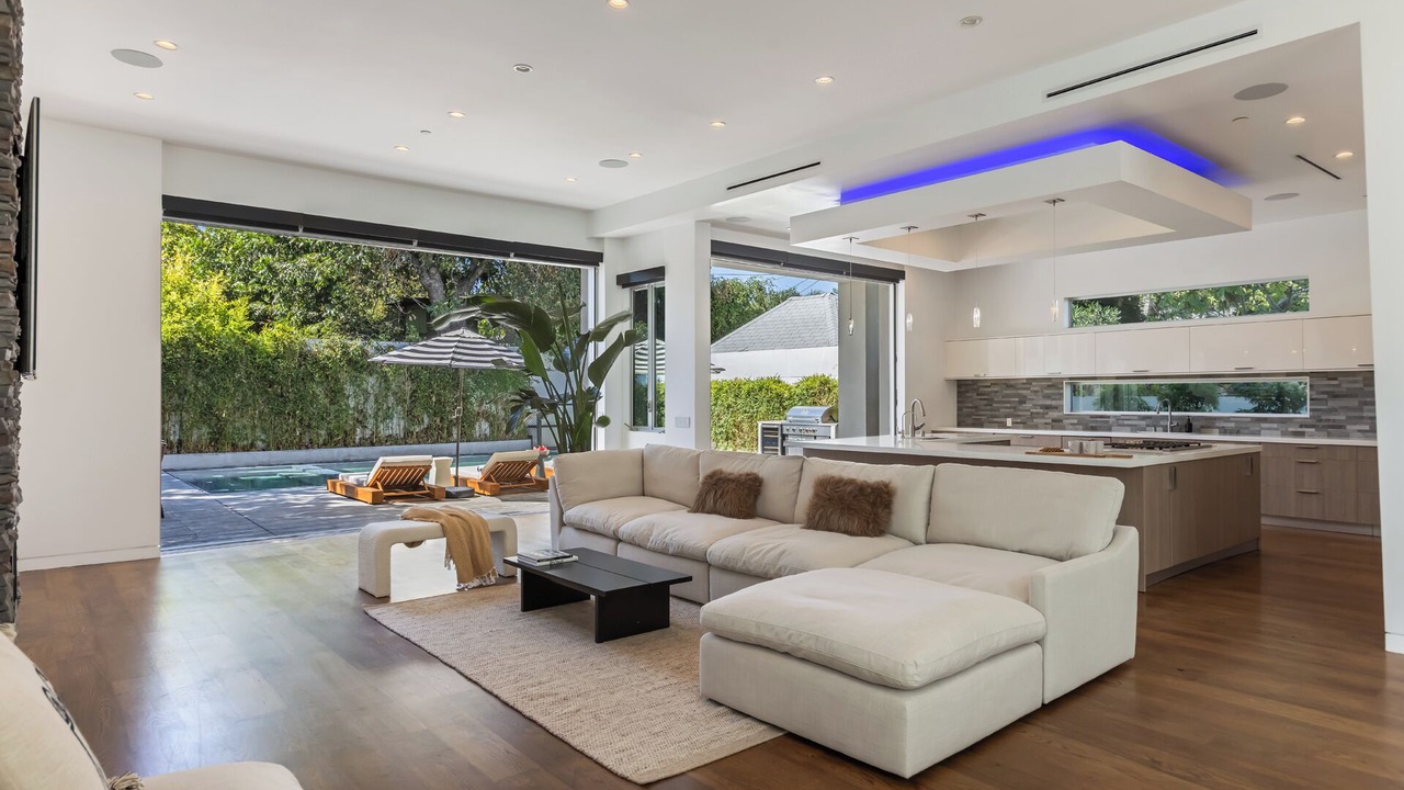 Photo of Livingroom in Fairfax District