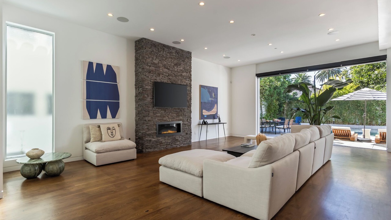 Photo of Livingroom in Fairfax District