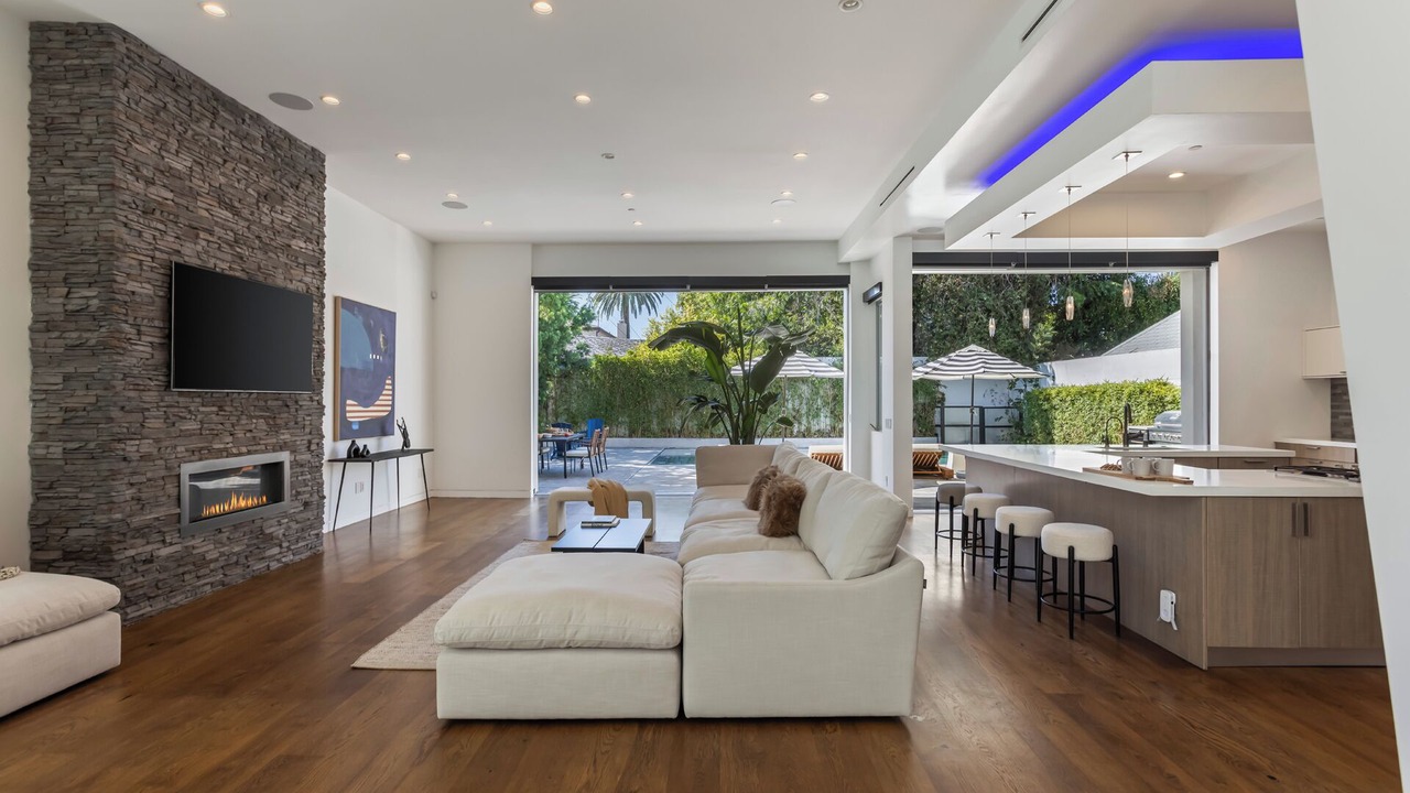Photo of Livingroom in Fairfax District