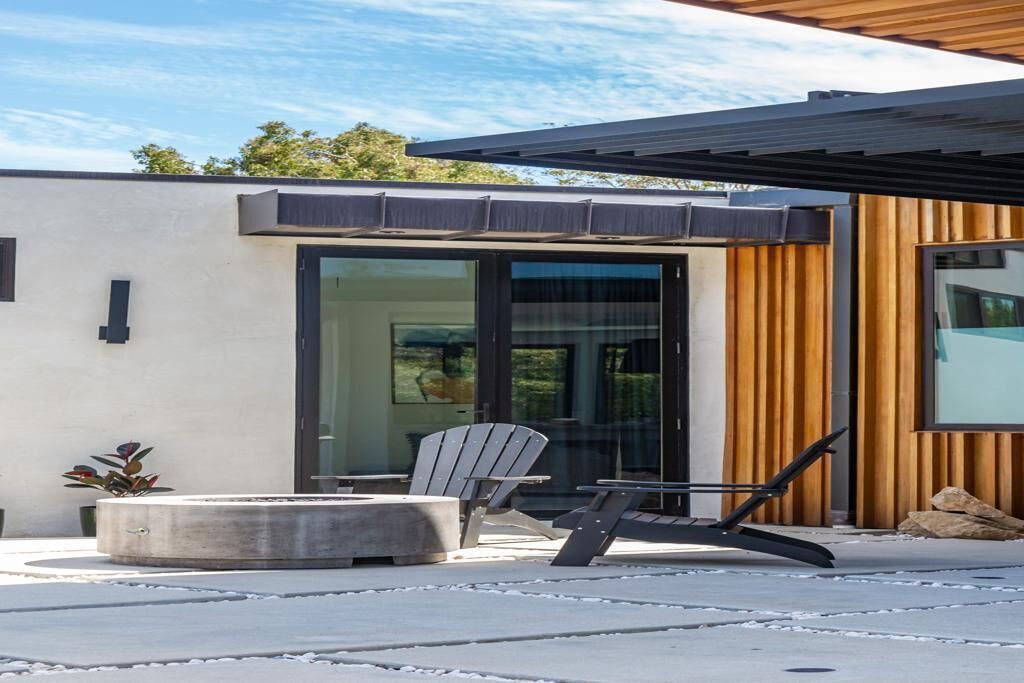 Photo of Patio Balcony in Central Malibu