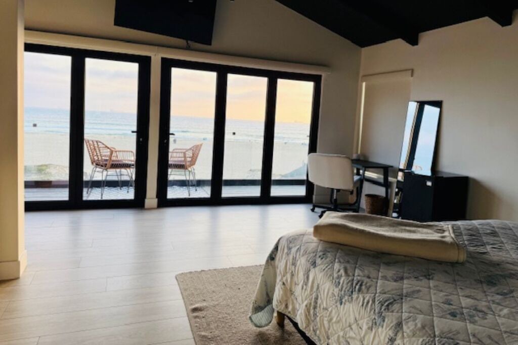 Photo of Bedroom in Huntington Harbour
