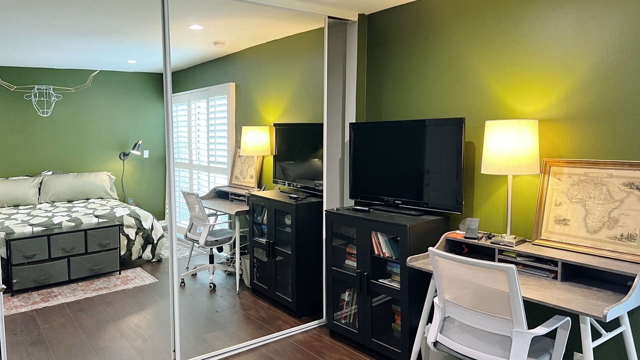 Photo of Bedroom in Sawtelle