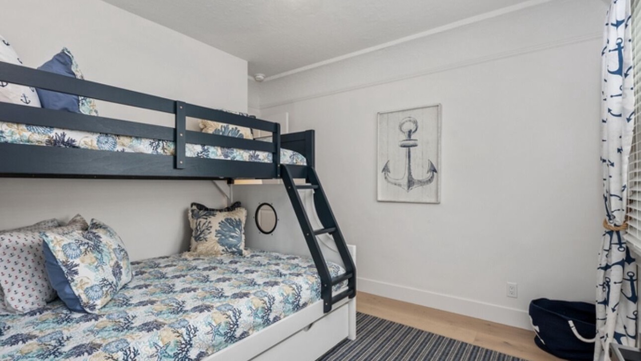 Photo of Bedroom in Belmont Shore