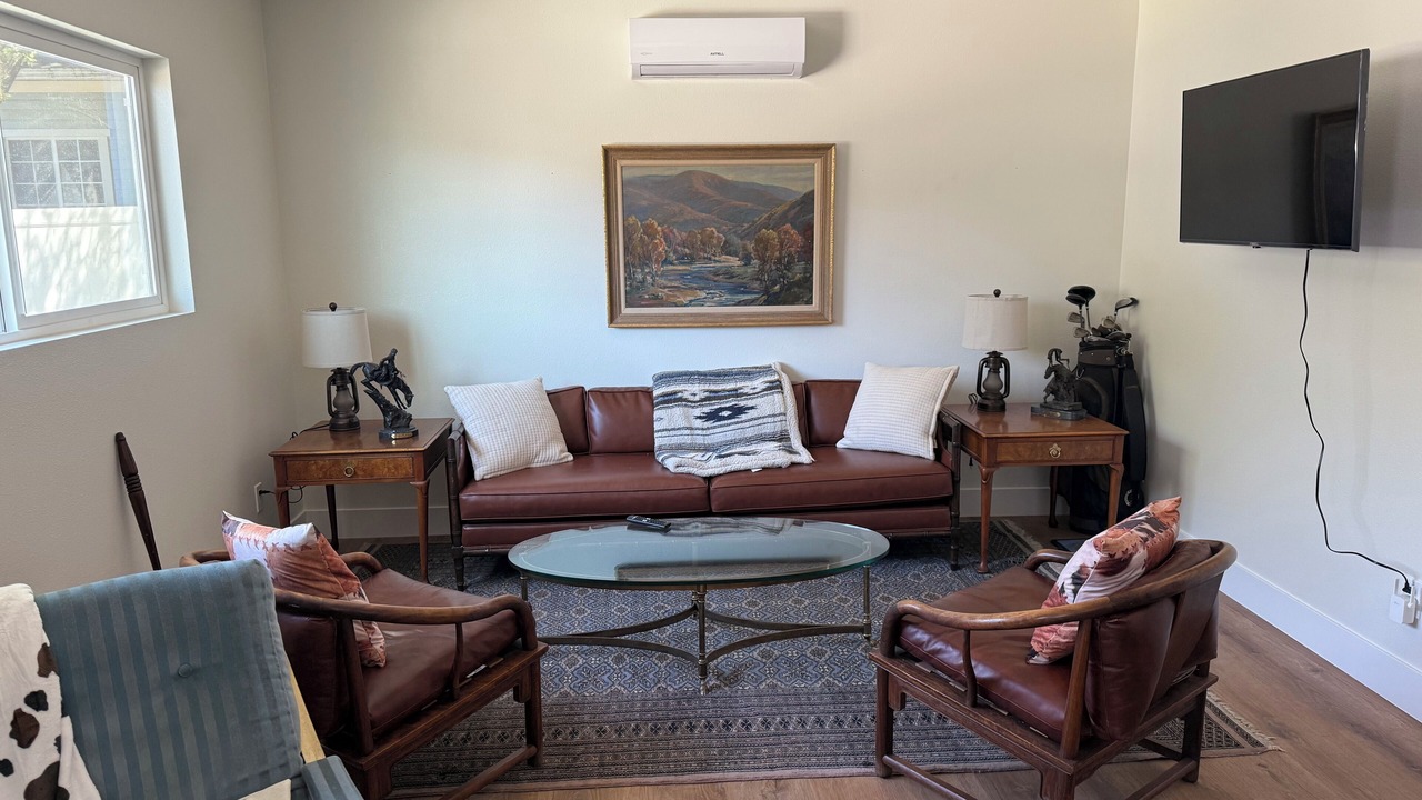 Photo of Livingroom in North Central