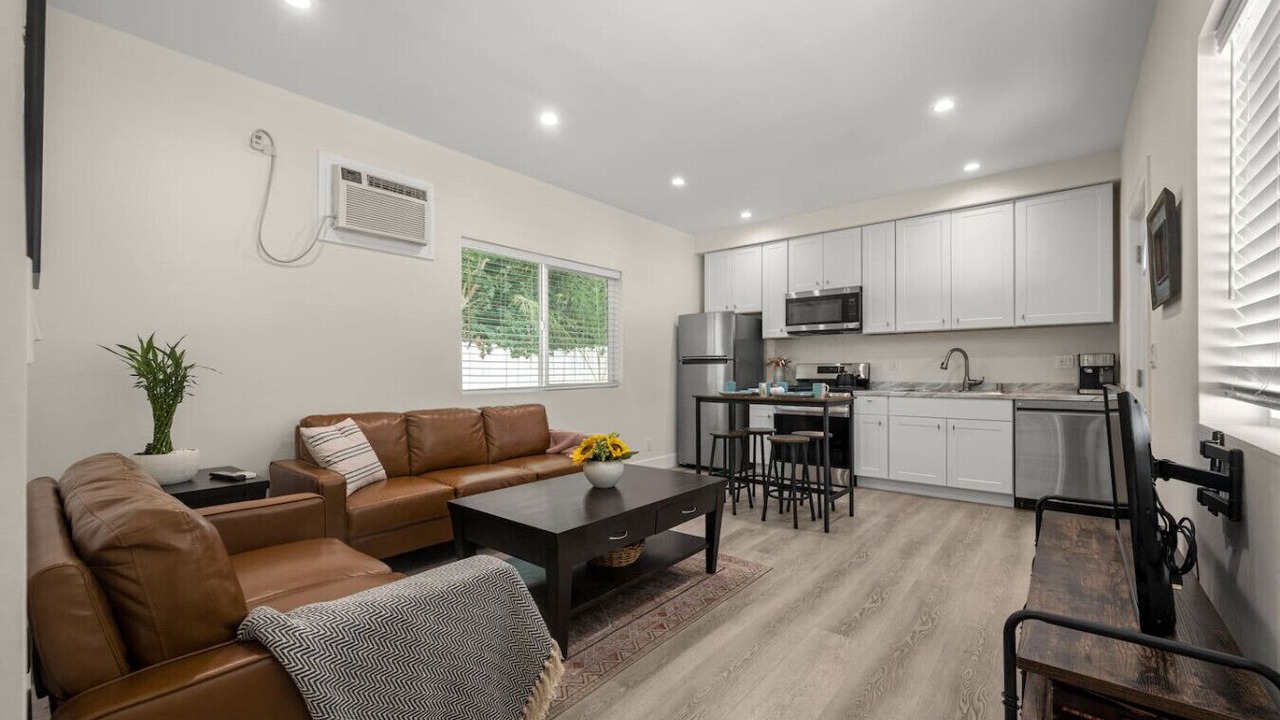 Photo of Livingroom in Reseda