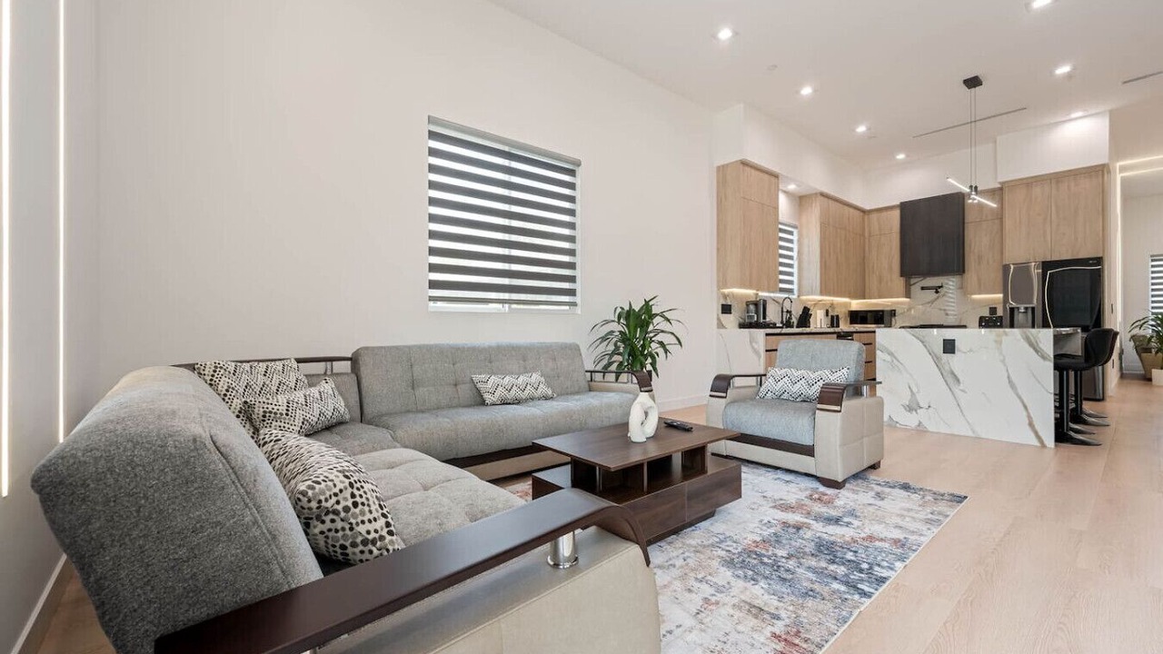 Photo of Livingroom in Valley Glen
