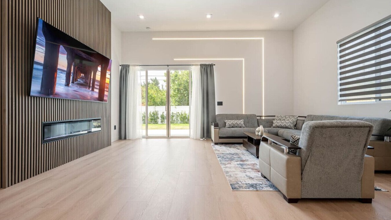 Photo of Livingroom in Valley Glen