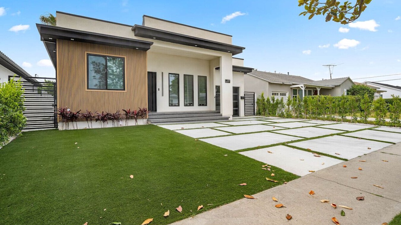 Photo of Outdoor in Valley Glen
