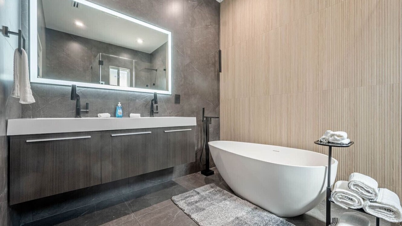 Photo of Bathroom in Valley Glen