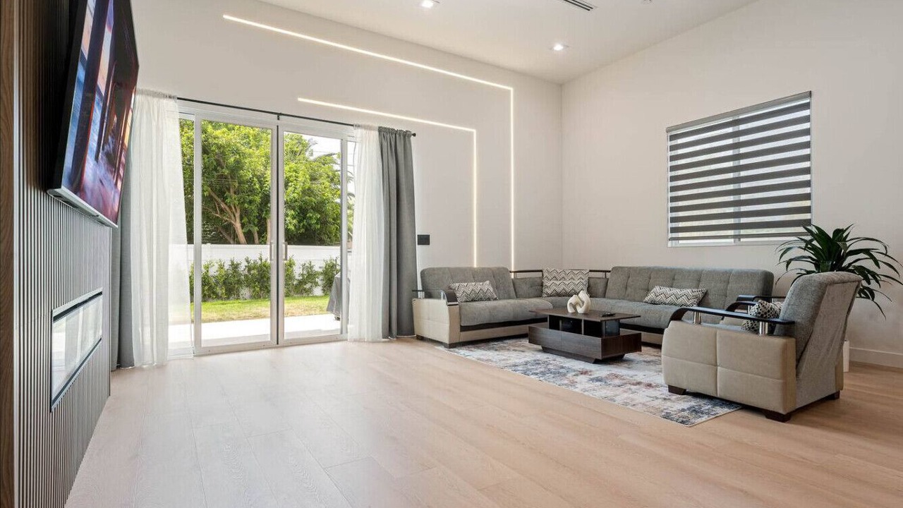 Photo of Livingroom in Valley Glen
