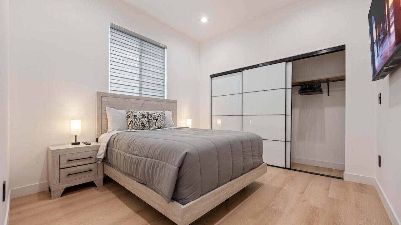 Photo of Bedroom in Valley Glen
