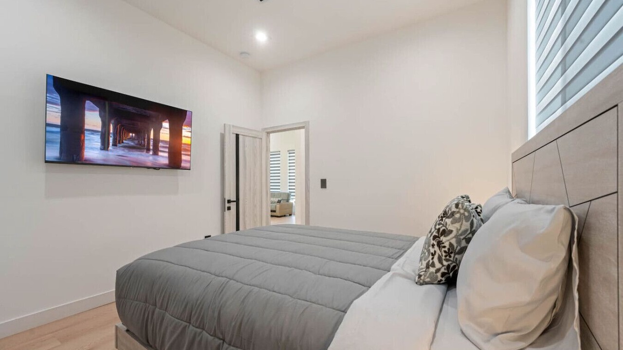 Photo of Bedroom in Valley Glen