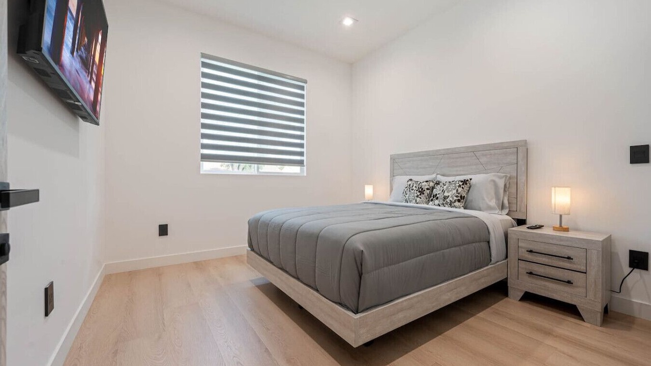 Photo of Bedroom in Valley Glen