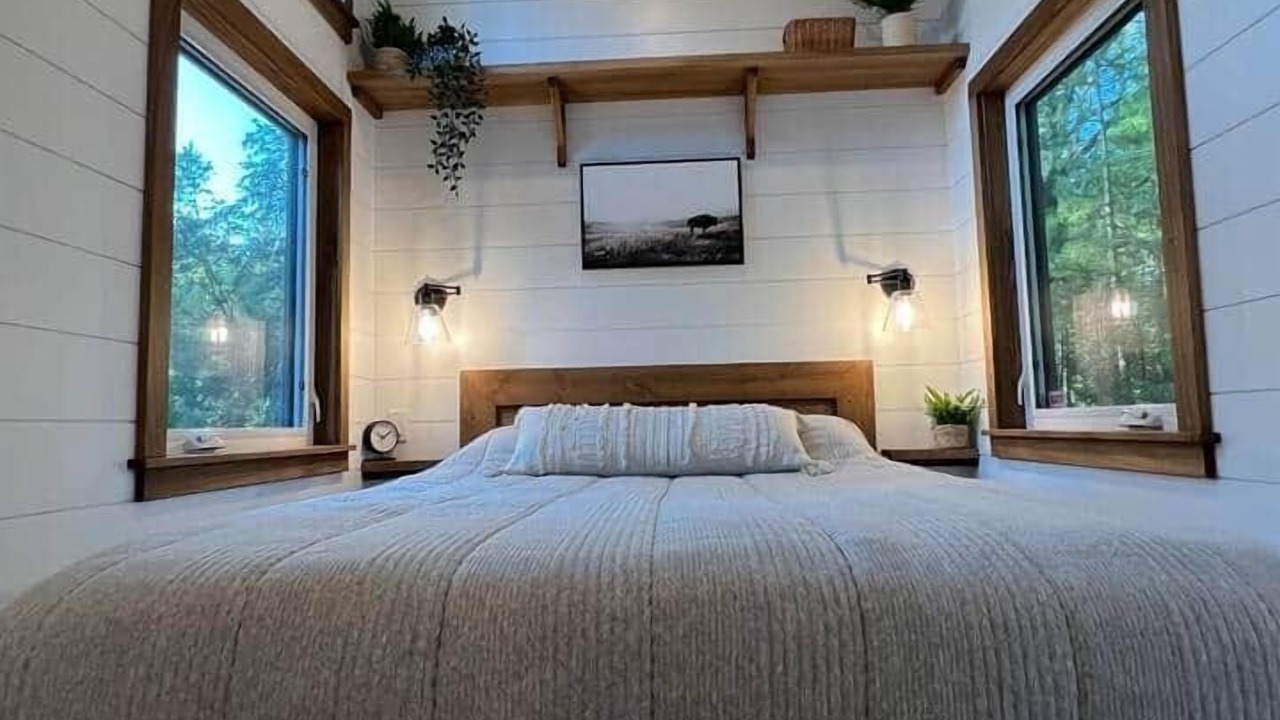 Photo of Bedroom in Groveland