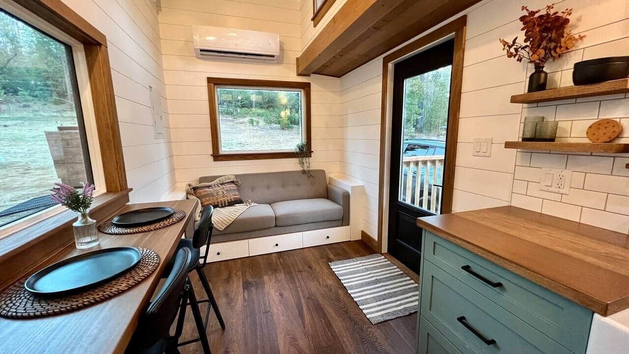 Photo of Livingroom in Groveland