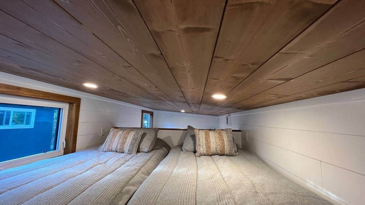 Photo of Bedroom in Groveland