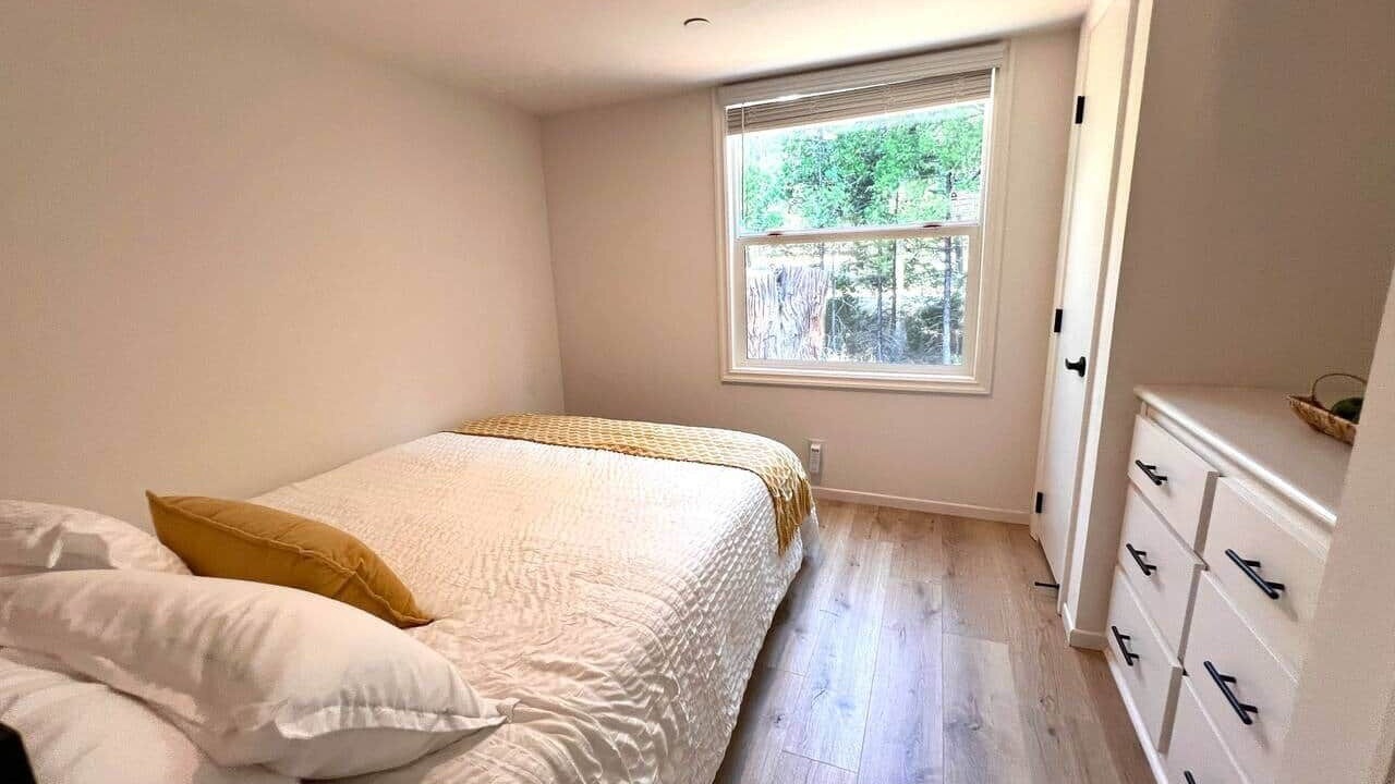 Photo of Bedroom in Groveland
