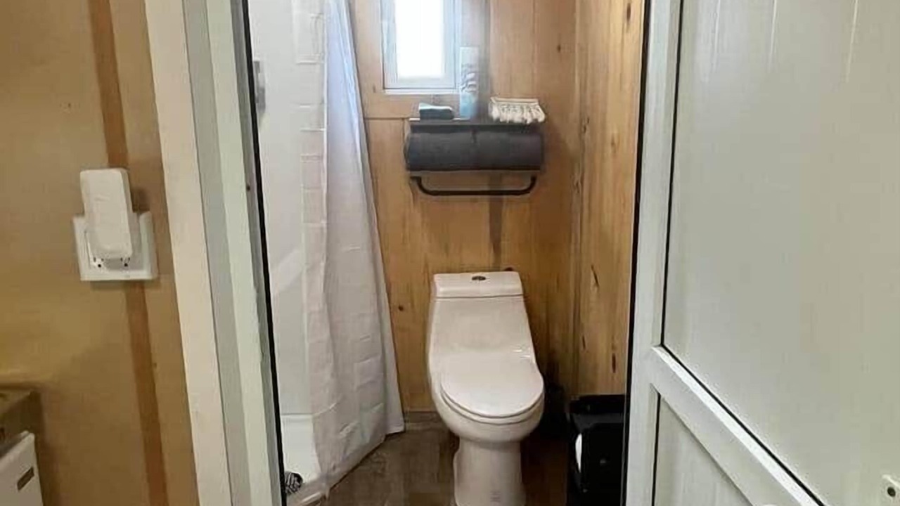 Photo of Bathroom in Groveland