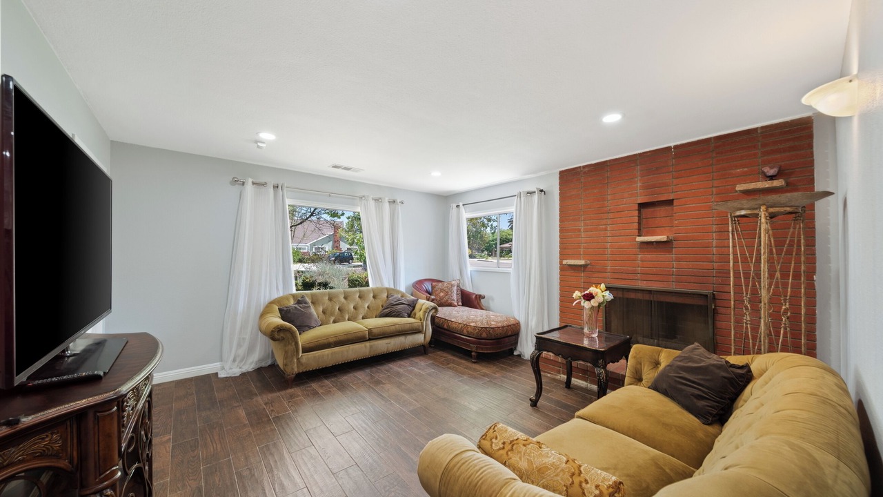 Photo of Livingroom in Claremont
