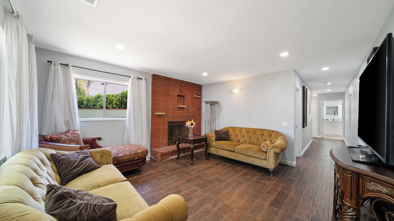 Photo of Livingroom in Claremont
