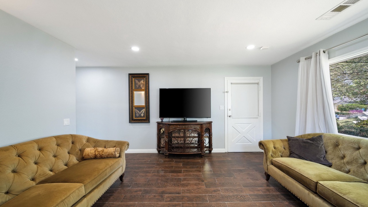 Photo of Livingroom in Claremont