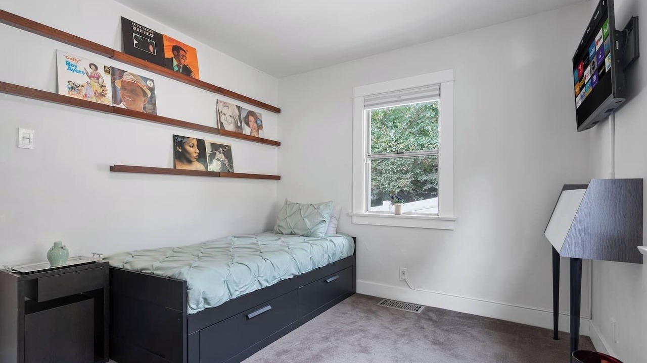 Photo of Bedroom in Los Feliz