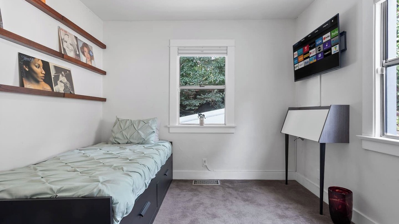 Photo of Bedroom in Los Feliz