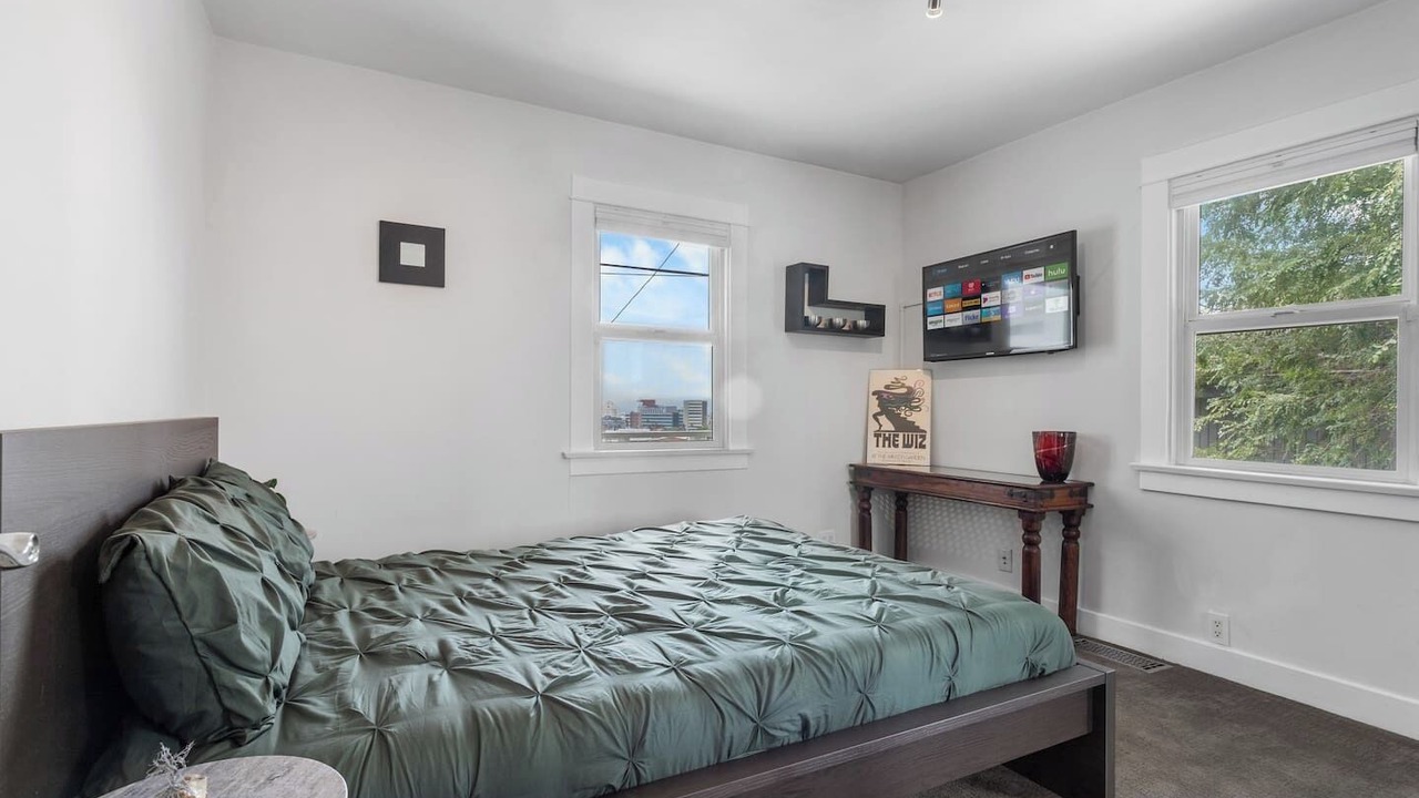 Photo of Bedroom in Los Feliz