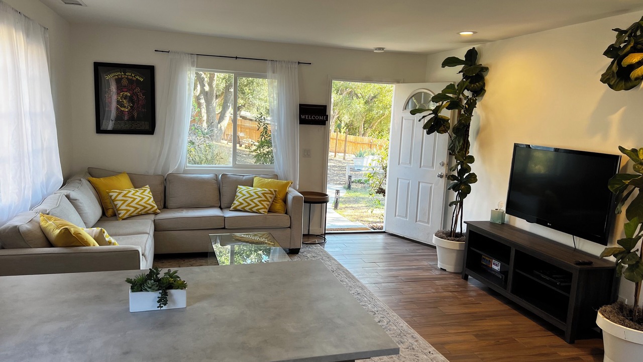 Photo of Livingroom in Meiners Oaks