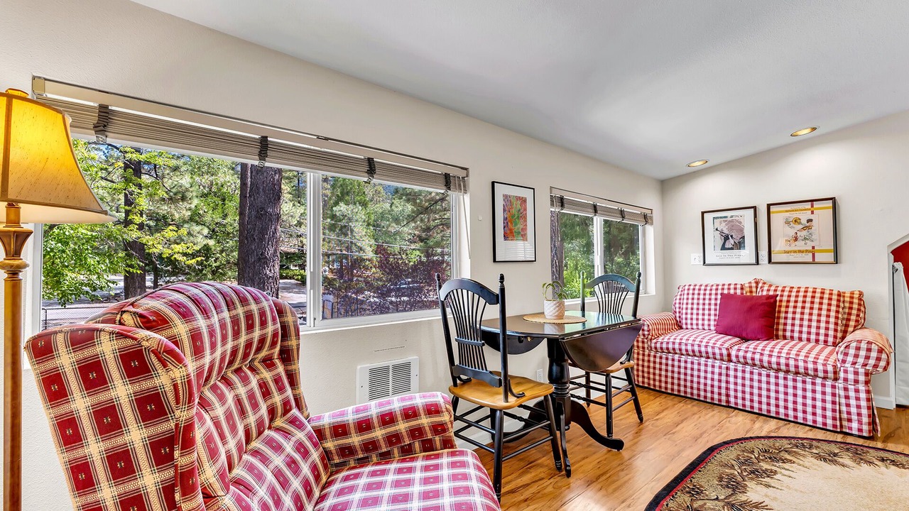 Photo of Livingroom in Idyllwild