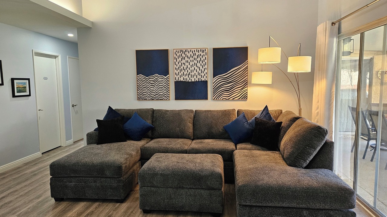 Photo of Livingroom in Simi Valley