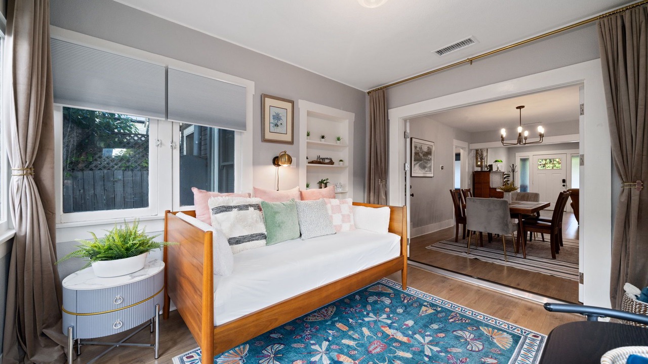 Photo of Livingroom in Eastside