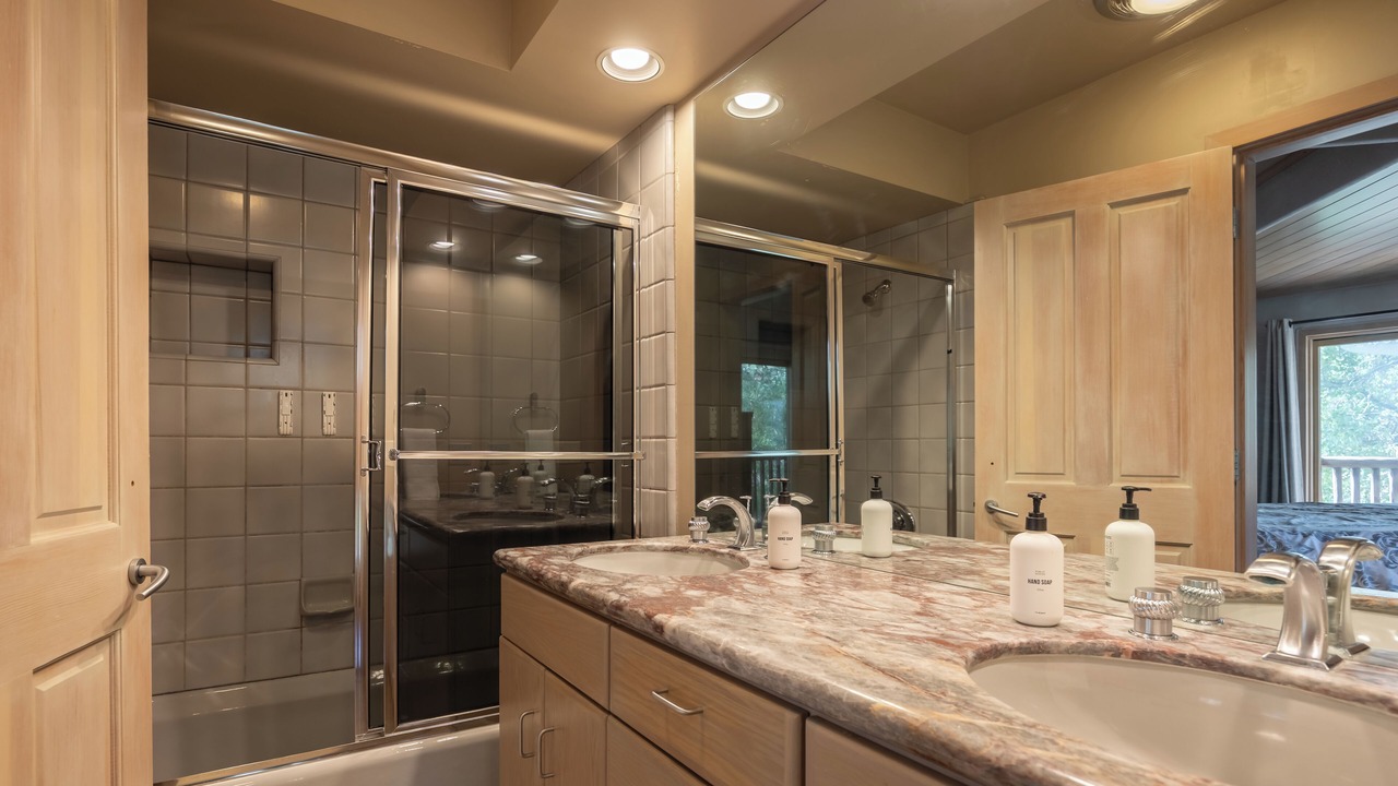 Photo of Bathroom in Evergreen Estates