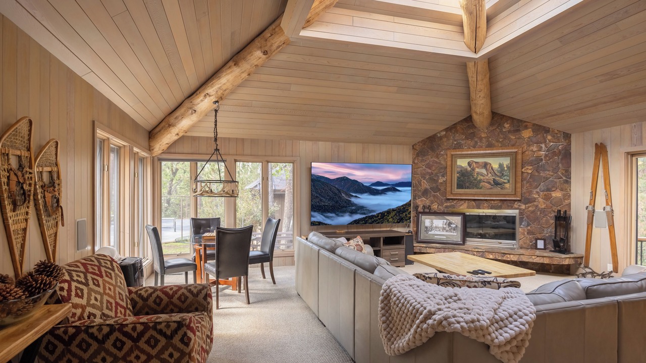 Photo of Livingroom in Evergreen Estates