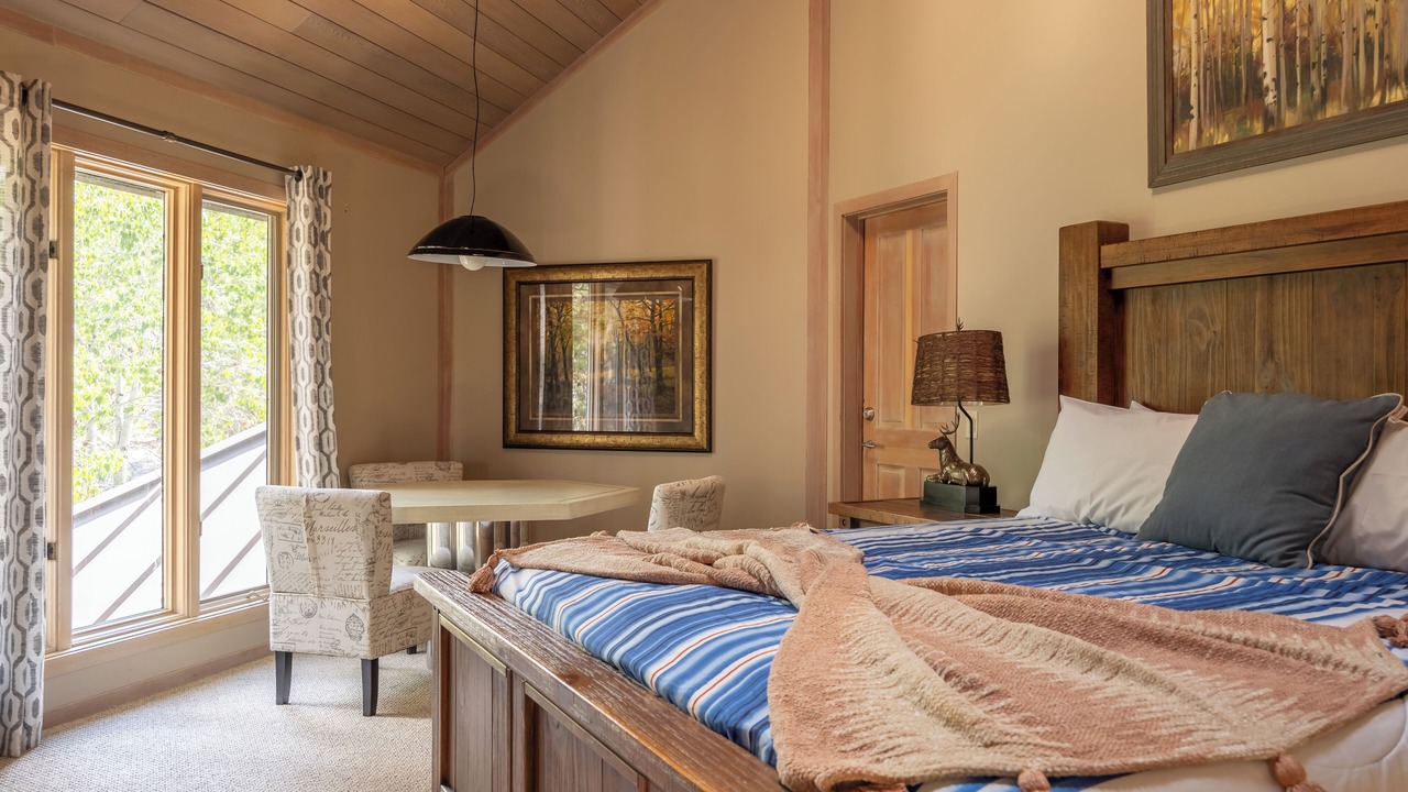 Photo of Bedroom in Evergreen Estates