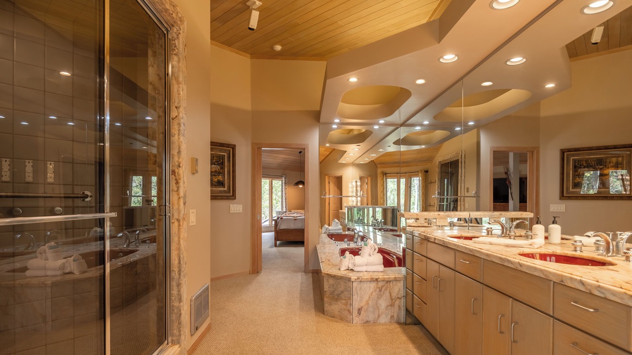 Photo of Bathroom in Evergreen Estates